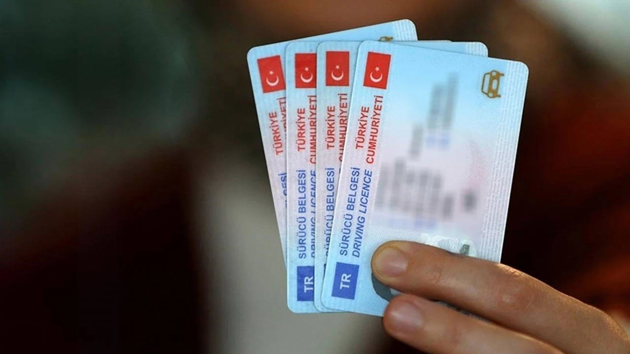 Eski tip sürücü belgelerini değiştirmek için son 30 gün